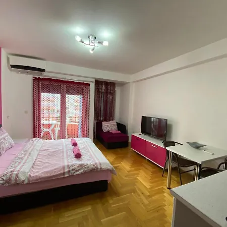 Front Exclusive Apartment *